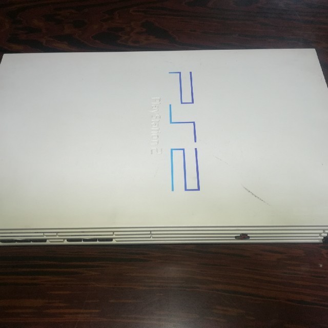 PlayStation2(プレイステーション2)のPS2本体　ホワイト エンタメ/ホビーのゲームソフト/ゲーム機本体(家庭用ゲーム機本体)の商品写真