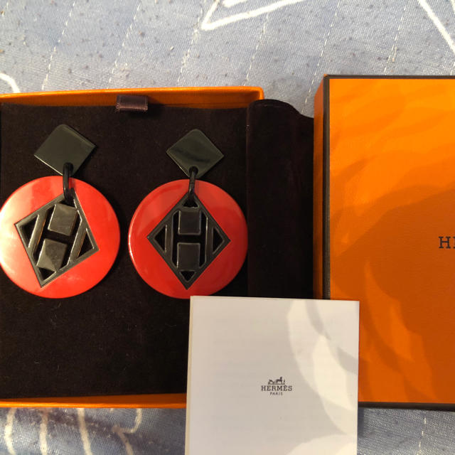 Hermes(エルメス)のエルメス バッファローホーンピアス レッド レディースのアクセサリー(ピアス)の商品写真