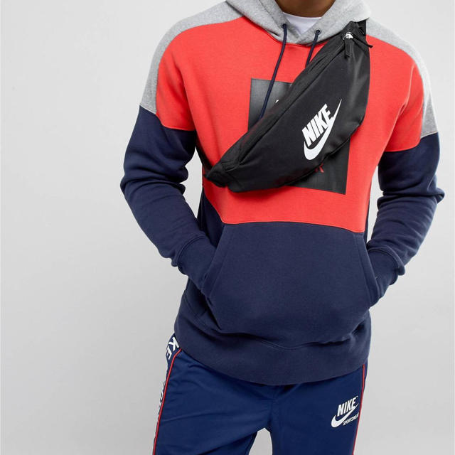 NIKE(ナイキ)の【人気】Nike ウエストポーチ ボディバッグ新品 メンズのバッグ(ウエストポーチ)の商品写真
