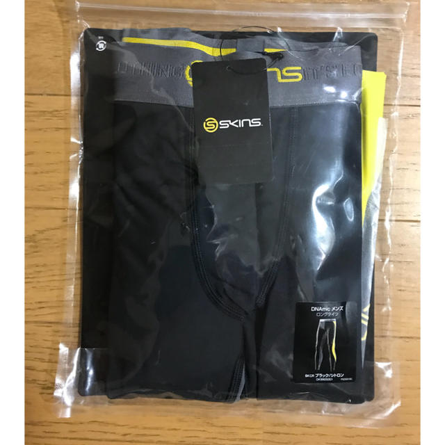 SKINS(スキンズ)のスキンズ SKINS    ロングタイツ   サイズXS   新品    スポーツ/アウトドアのトレーニング/エクササイズ(トレーニング用品)の商品写真