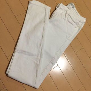 ザラ(ZARA)のZARA スキニーパンツ(カジュアルパンツ)