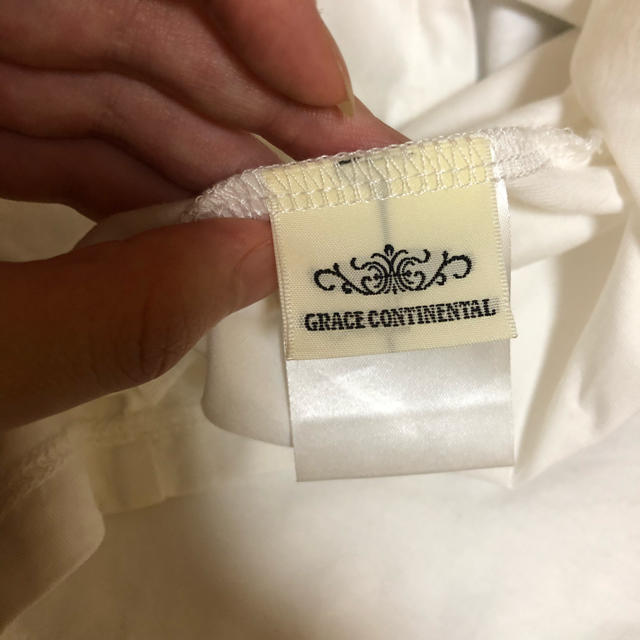 GRACE CONTINENTAL(グレースコンチネンタル)の2018ss GRACE CONTINENTAL 刺繍ロゴトップ ホワイト レディースのトップス(シャツ/ブラウス(半袖/袖なし))の商品写真