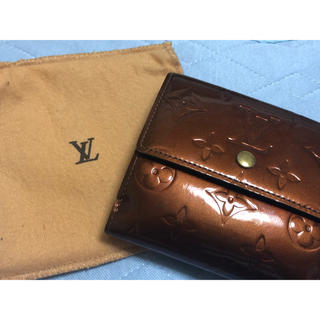 ルイヴィトン(LOUIS VUITTON)のヴィトン 二つ折り財布 ヴェルニ モノグラム ブラウン (財布)