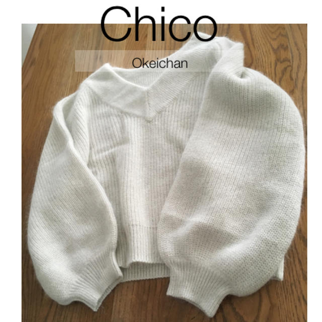 who's who Chico(フーズフーチコ)の新品未使用☆アンゴラ混Vネックボリューム袖ラメ入りニット オフホワイト レディースのトップス(ニット/セーター)の商品写真