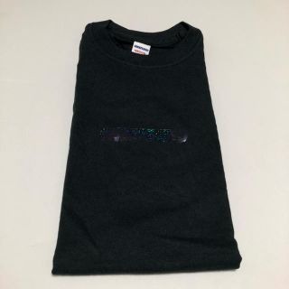 アンディフィーテッド(UNDEFEATED)のUNDEFEATED HOLOGRAPHIC LOGO S/S TEE  M (Tシャツ/カットソー(半袖/袖なし))