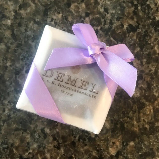 タイムセール中!!DEMEL♡スミレの砂糖漬けの通販 by tsuuu|ラクマ タイムセール中!!DEMEL♡スミレの砂糖漬けの通販 by tsuuu|ラクマ