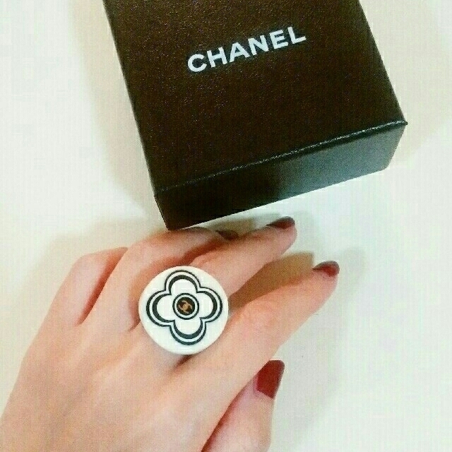 CHANEL(シャネル)の【送料込】CHANEL プラスチック リング レディースのアクセサリー(リング(指輪))の商品写真