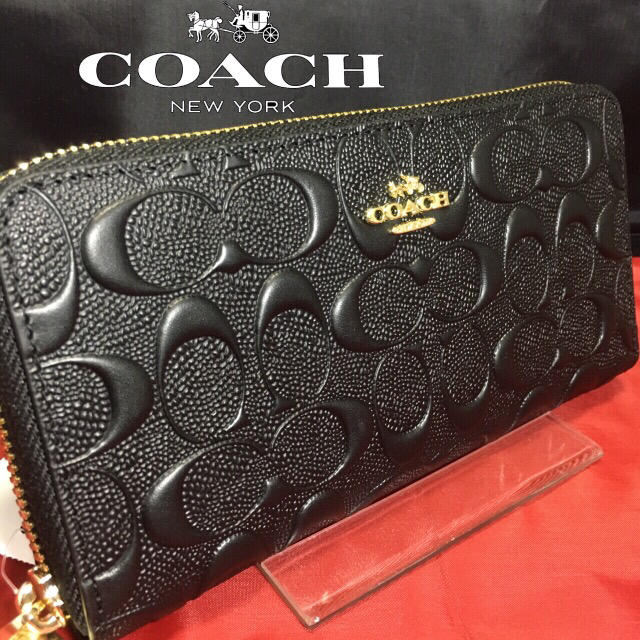 COACH(コーチ)の夏新作❣️新品コーチ長財布 本革エンボスドシグネチャー ブラック×ゴールドメタル レディースのファッション小物(財布)の商品写真