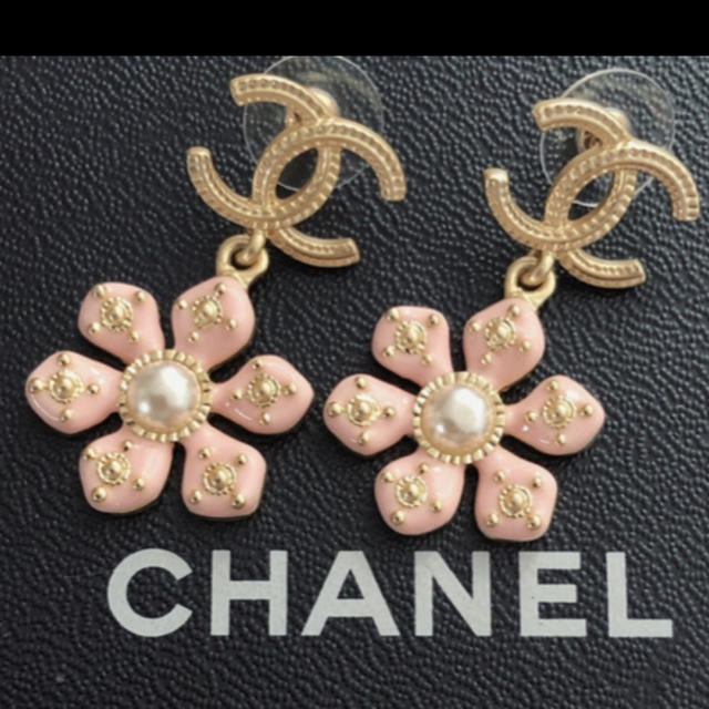 CHANEL フラワーピアスレディース