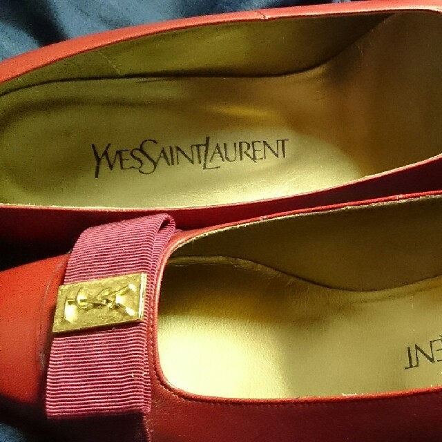 Yves Saint Laurent Beaute(イヴサンローランボーテ)のイヴ・サンローラン 371/2  赤色 内ばきで１度だけ履きました。 レディースの靴/シューズ(ハイヒール/パンプス)の商品写真