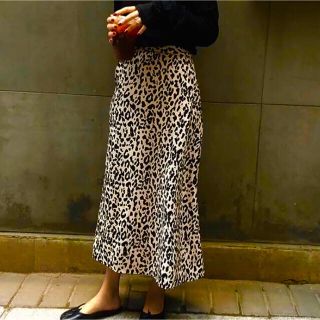 ザラ(ZARA)の新品★レオパード ミモレ丈 スカート ZARA好きな方❤Ｓサイズ(ロングスカート)