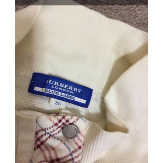 BURBERRY BLUE LABEL(バーバリーブルーレーベル)の本物バーバリーブルレの白×赤系チェックのジップアップジャケット　38  レディースのジャケット/アウター(その他)の商品写真