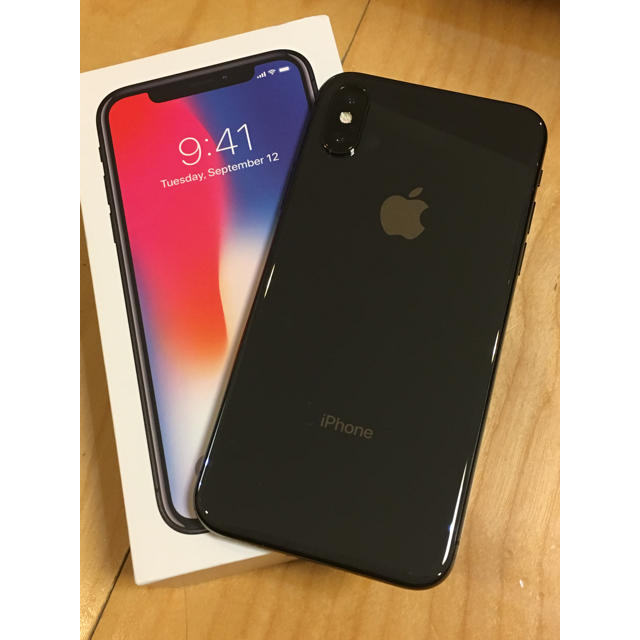 iPhone(アイフォーン)のiPhone X 256GB グレー SIMフリー 今年２月購入 スマホ/家電/カメラのスマートフォン/携帯電話(スマートフォン本体)の商品写真