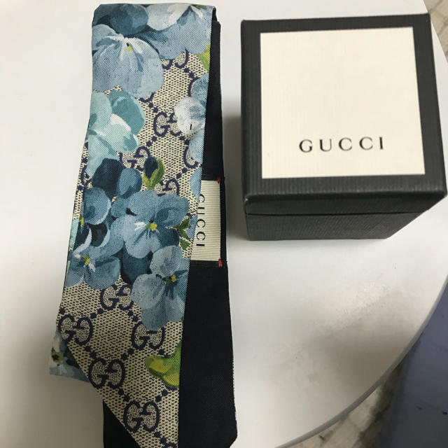 Gucci(グッチ)のgucci ブルームス シルクネックボウ レディースのファッション小物(バンダナ/スカーフ)の商品写真