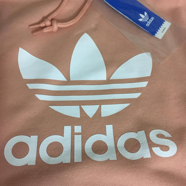 adidas(アディダス)のアディダスオリジナルス パーカー フーディ adicolor 新品未使用品 メンズのトップス(パーカー)の商品写真