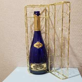 ドンペリニヨン(Dom Pérignon)のキャティア･ブリュットサファイアゴールドラベルの空き瓶箱付き！(容器)