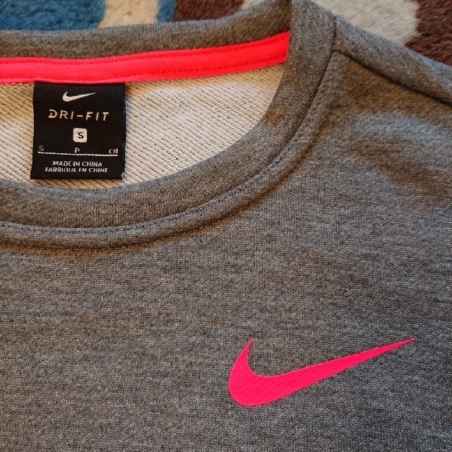 NIKE(ナイキ)のぱる194様専用 NIKE プルオーバー ガールズ130-140サイズ キッズ/ベビー/マタニティのキッズ服女の子用(90cm~)(Tシャツ/カットソー)の商品写真