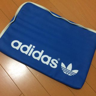 アディダス(adidas)のadidasクラッチケース(クラッチバッグ)