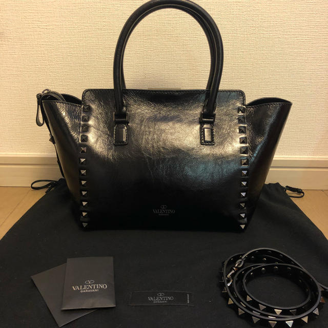 VALENTINO ロックスタッズシリーズ ノアール ハンドバッグ