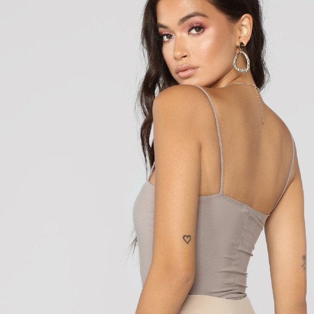 新品 Fashion nova ボディスーツ キャミソール レディースのトップス(キャミソール)の商品写真