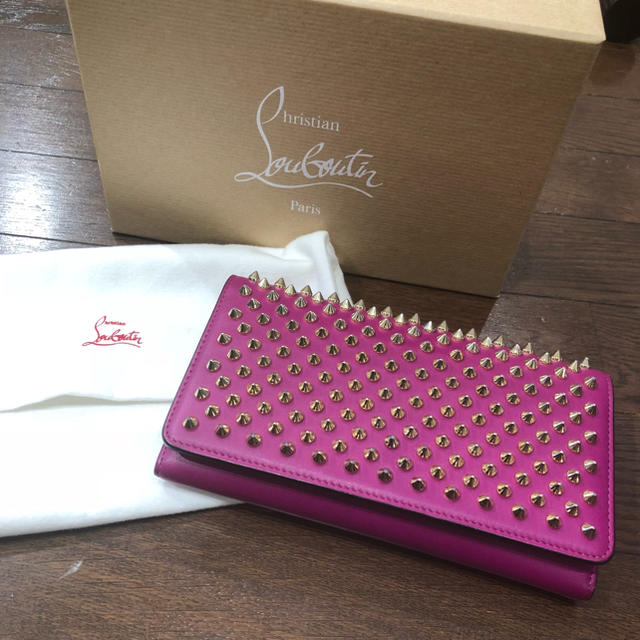 Christian Louboutin クリスチャンルブタン ピンク スタッズ 長財布 マカロン ウォレットの通販 By 87 A K クリスチャン ルブタンならラクマ