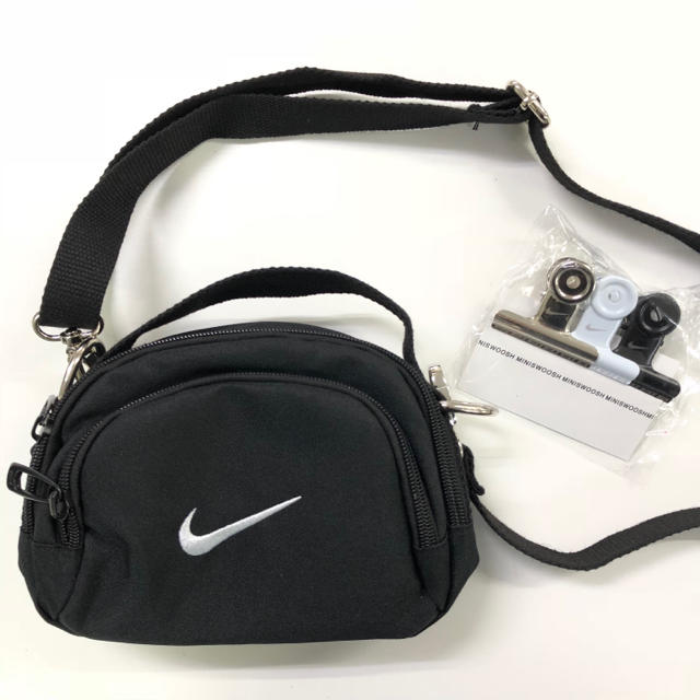 NIKE(ナイキ)の【SALE】 NIKE "ナイキ" ［ナイロンポシェット］ロゴ入りクリップ付き レディースのバッグ(ボディバッグ/ウエストポーチ)の商品写真