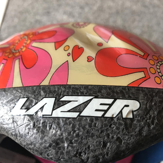 LAZER(レイザー)のキッズヘルメット 女の子 自転車 LAZER 定形外発送です キッズ/ベビー/マタニティの外出/移動用品(自転車)の商品写真