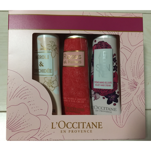 L'OCCITANE(ロクシタン)の【新品未開封】ロクシタン ハンド&ネイルクリーム セット コスメ/美容のボディケア(ハンドクリーム)の商品写真