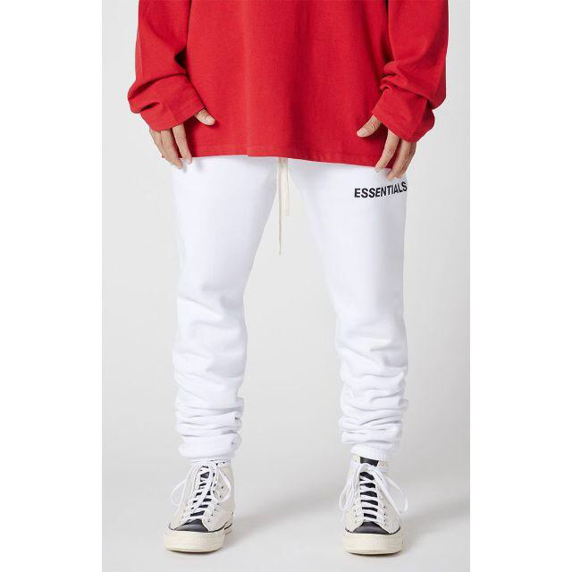 FEAR OF GOD(フィアオブゴッド)の即発送可 FOG ESSENTIALS スウェットパンツSサイズ White メンズのパンツ(その他)の商品写真