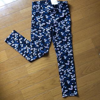 エイチアンドエム(H&M)のH&M 花柄　レギンスパンツ　6-7Y　120(パンツ/スパッツ)