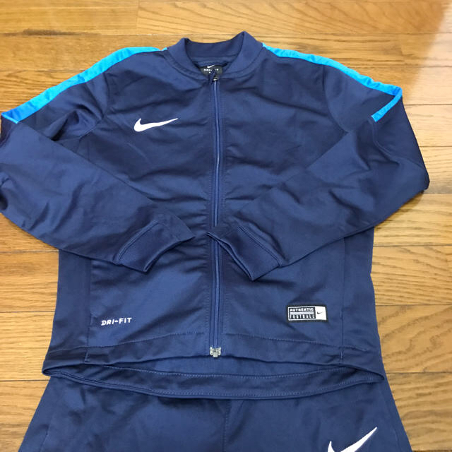 NIKE(ナイキ)の美品ナイキ ジャージ 上下セット 140，サッカー・バスケ スポーツ/アウトドアのサッカー/フットサル(ウェア)の商品写真