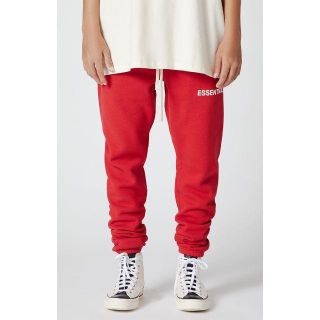 フィアオブゴッド(FEAR OF GOD)の即発送可 FOG ESSENTIALS スウェットパンツMサイズ Red(その他)