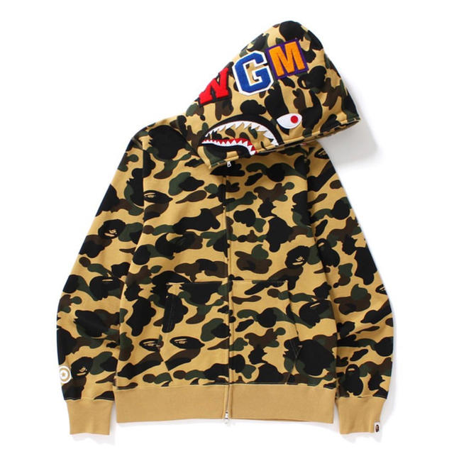 A BATHING APE(アベイシングエイプ)の送料無料 BAPE 1ST CAMO SHARK HOODIE L YELLOW メンズのトップス(パーカー)の商品写真