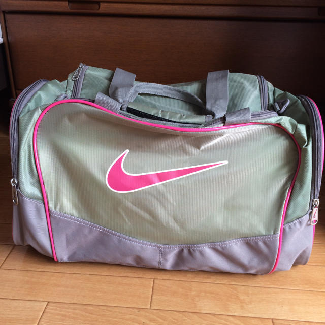 NIKE(ナイキ)のNIKE スポーツバッグ レディースのバッグ(ボストンバッグ)の商品写真