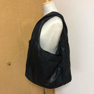 エモダ(EMODA)の【美品】EMODA ショルダーバッグ ブラック(ショルダーバッグ)