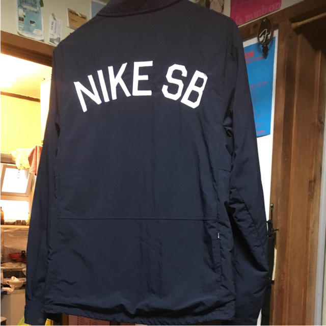 NIKE(ナイキ)のナイキ SB コーチジャケット Ｍ ネイビー バックプリント レアモデル メンズのジャケット/アウター(ナイロンジャケット)の商品写真