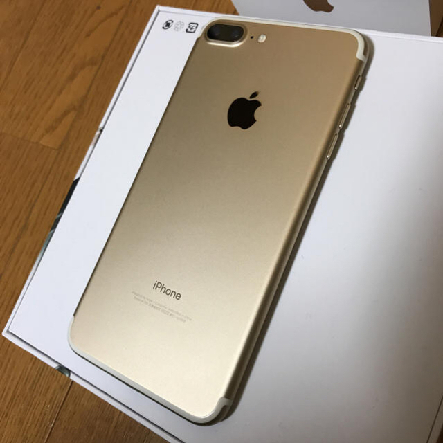 iPhone(アイフォーン)のiPhone 7 plus 128GB ゴールド SIMフリー  スマホ/家電/カメラのスマートフォン/携帯電話(スマートフォン本体)の商品写真