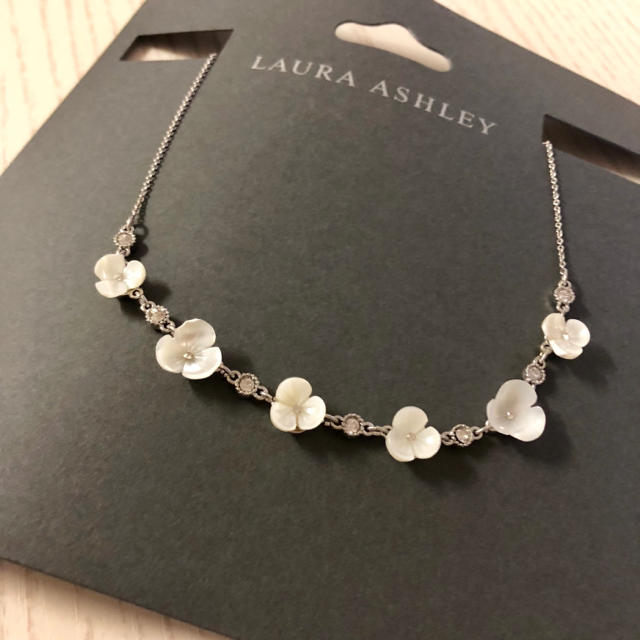 LAURA ASHLEY(ローラアシュレイ)のローラアシュレイ♡ピアス レディースのアクセサリー(ピアス)の商品写真