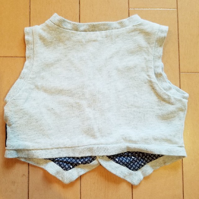 Armani(アルマーニ)の左馬ノ介ｻﾏ専用　ARMANI BABY ベスト　9m キッズ/ベビー/マタニティのベビー服(~85cm)(カーディガン/ボレロ)の商品写真