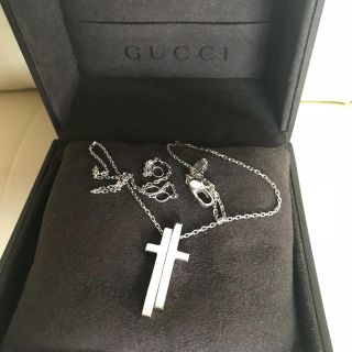 グッチ(Gucci)のほぼ未使用 付属品有 GUCCI グッチ セパレートクロス ネックレス 18K (ネックレス)