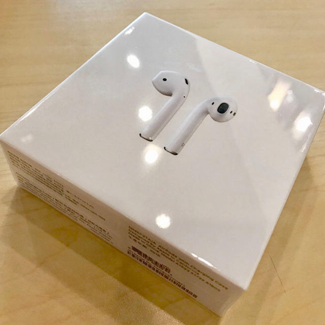 Apple(アップル)のApple Air pods 純正 正規品 新品未開封 スマホ/家電/カメラのオーディオ機器(ヘッドフォン/イヤフォン)の商品写真