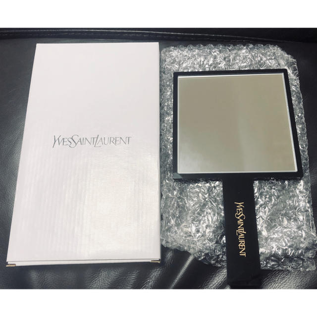 Yves Saint Laurent Beaute(イヴサンローランボーテ)の新品未使用 イブサンローラン 手鏡 レディースのファッション小物(ミラー)の商品写真