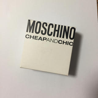 モスキーノ(MOSCHINO)のMOSCHINO  CHEAP & CHIC ブローチ(ブローチ/コサージュ)