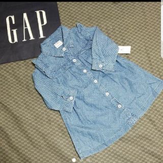 ベビーギャップ(babyGAP)の90 フリル×水玉シャツワンピース　デニム(ワンピース)