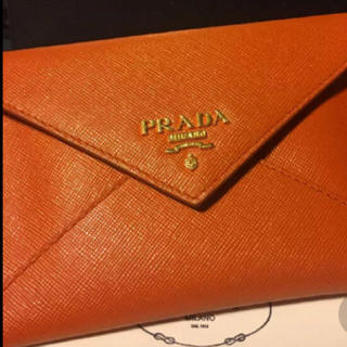 プラダ(PRADA)の【美品】PRADA♡レター型ミニ財布(財布)