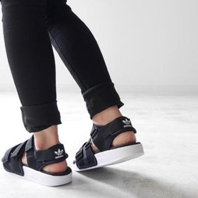adidas(アディダス)の小春様専用*✩adidasスポーツサンダル レディースの靴/シューズ(サンダル)の商品写真