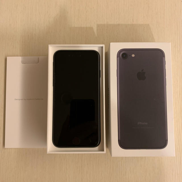 iPhone 7 Black 128 GB docomoスマートフォン本体