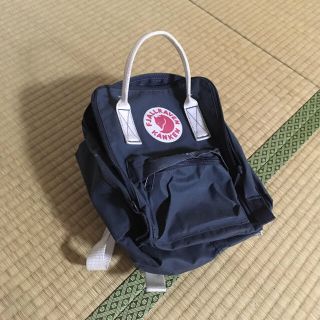 フェールラーベン(FJALL RAVEN)のカンケンリュック ミニ ネイビー 白フェールラーベン (リュックサック)