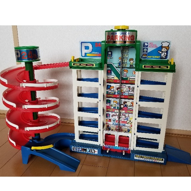 TOMMY - 【トミカ】Newトミカパーキング24Hの通販 by ぶたばなー TOMMY - 【トミカ】Newトミカパーキング24Hの通販 by ぶたばなー