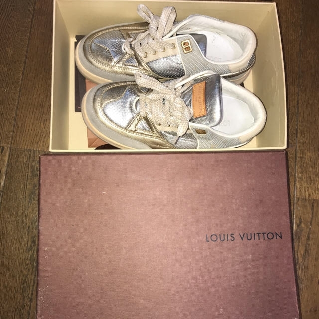 LOUIS VUITTON(ルイヴィトン)のルイビィトンのシューズ レディースの靴/シューズ(スニーカー)の商品写真